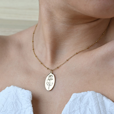 Delicate smooth necklace with rose