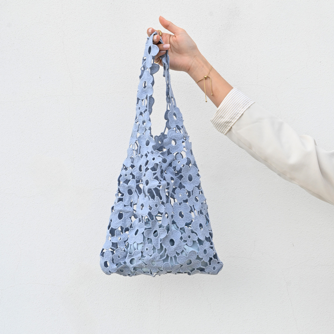 Lace shoulder bag with flowers