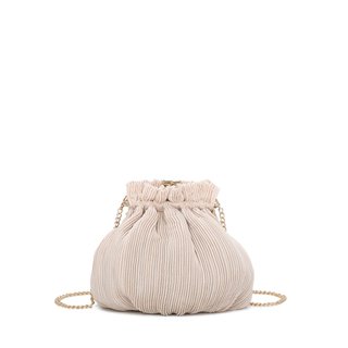 Pochette de señora en tela brillante