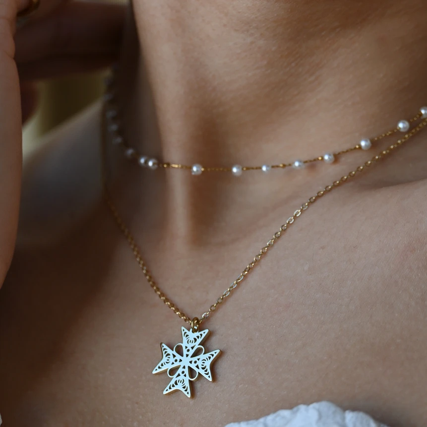 Glamour necklace with Maltese cross