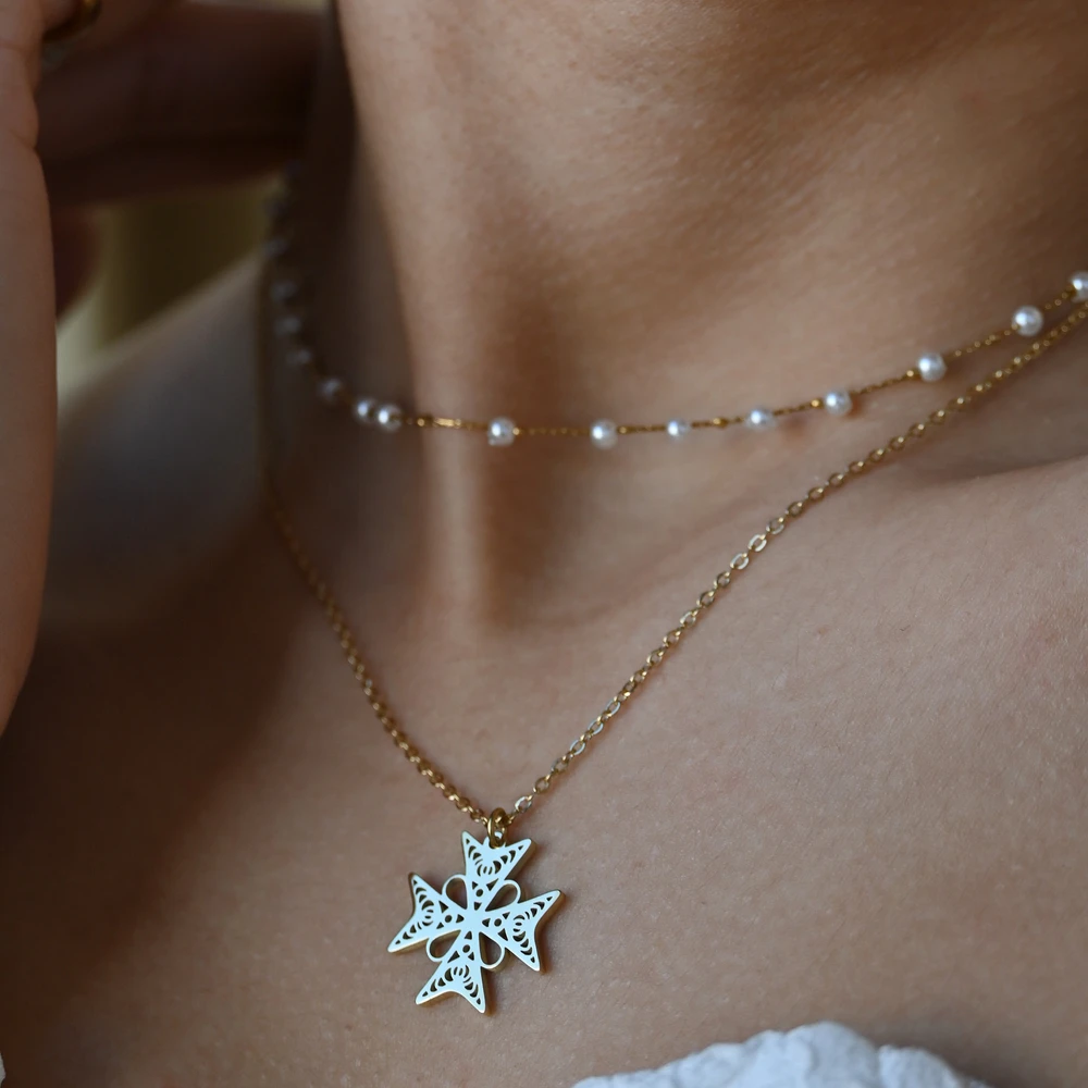 Glamour necklace with Maltese cross