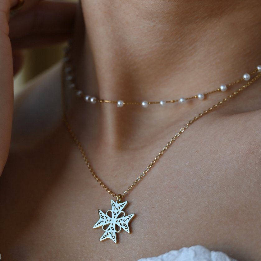 Glamour necklace with Maltese cross