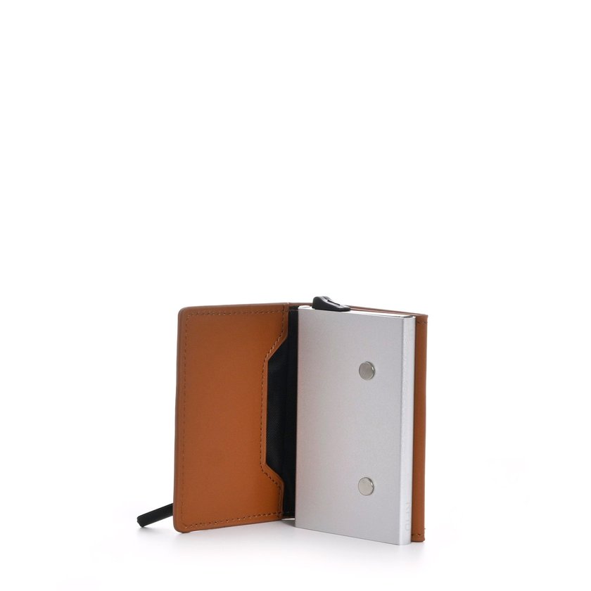 Leather card holder with GB magnet closure