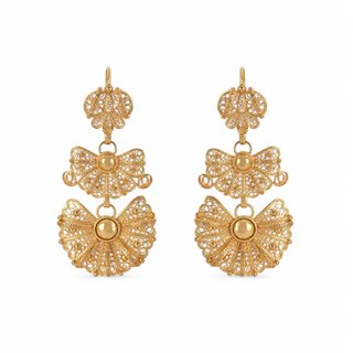 Encantos earrings with traditional Laça