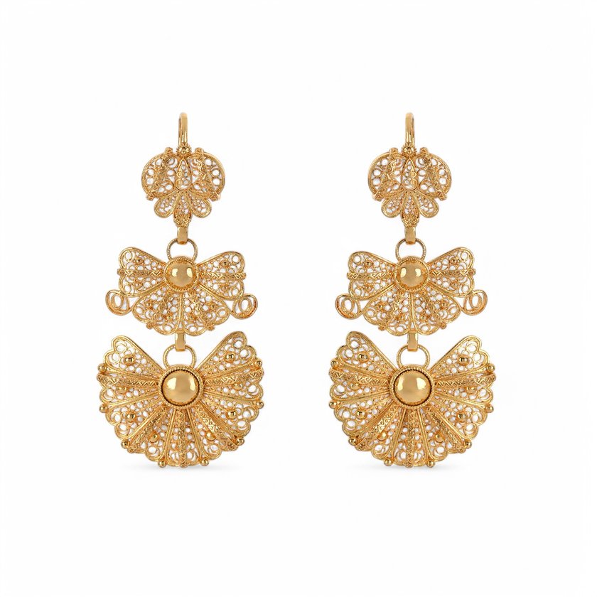 Encantos earrings with traditional Laça