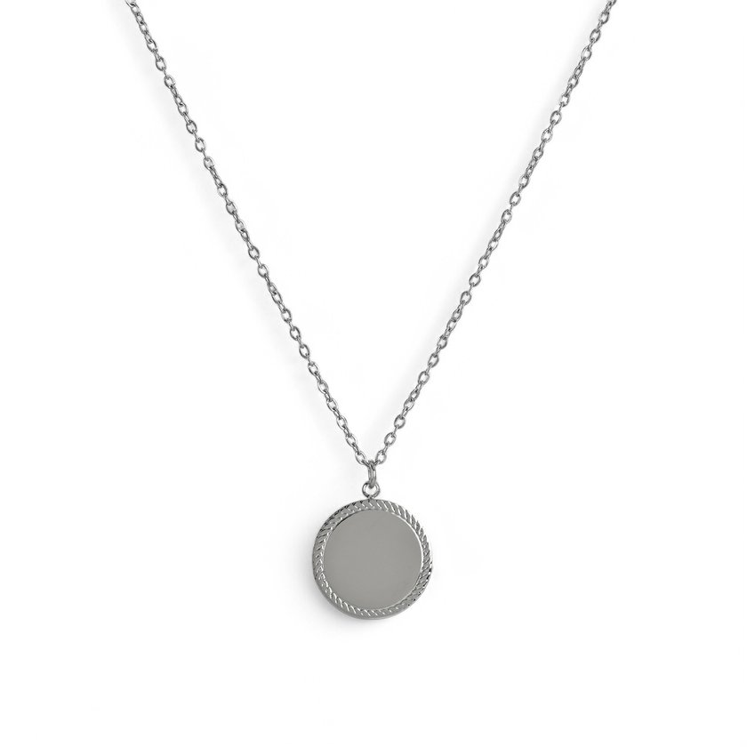 Delicate necklace for engravings