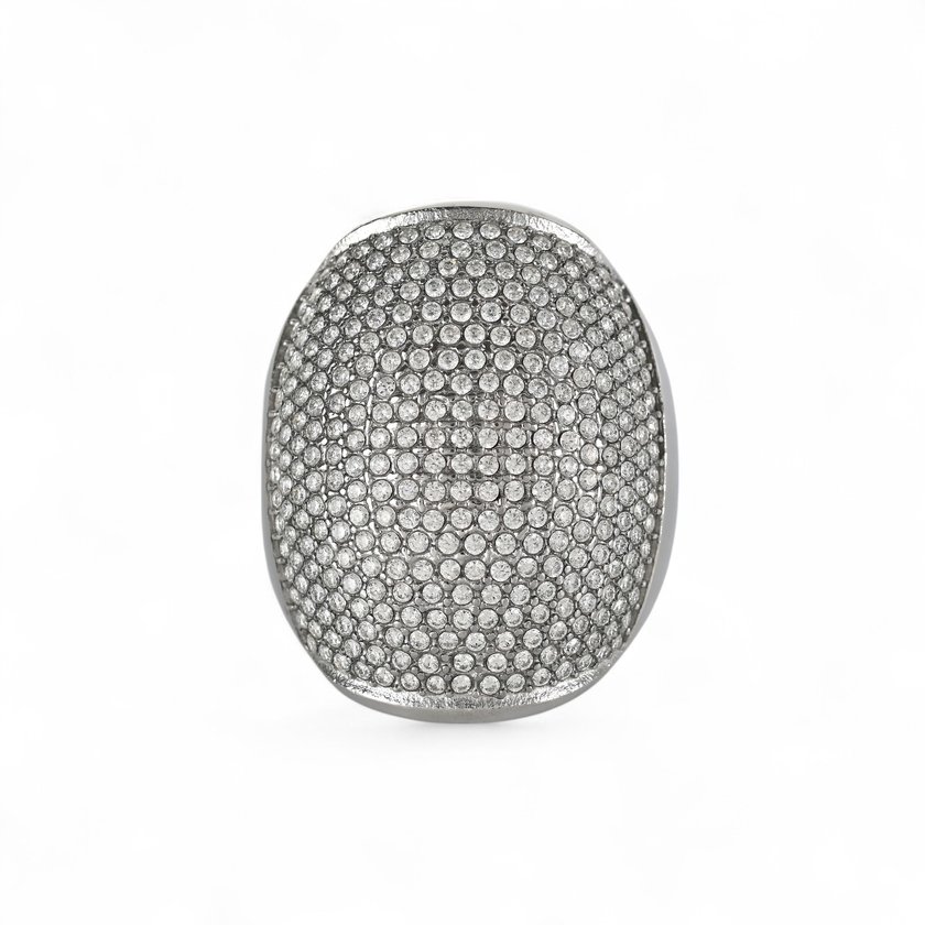 Delicate ring with zirconia