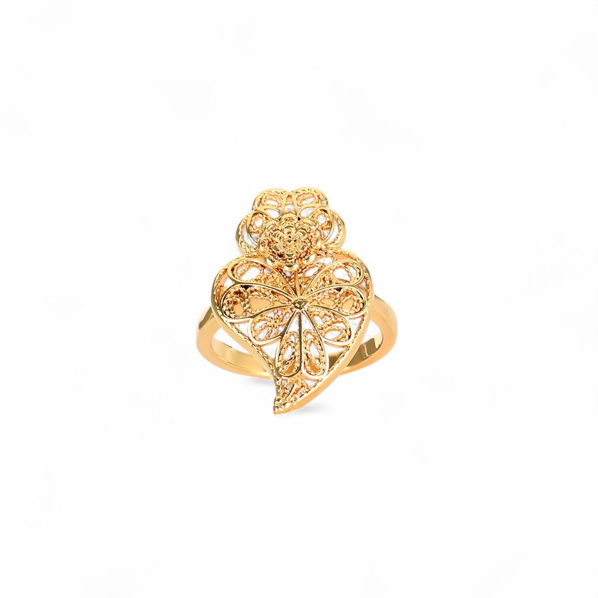 Encantos ring with heart of Viana