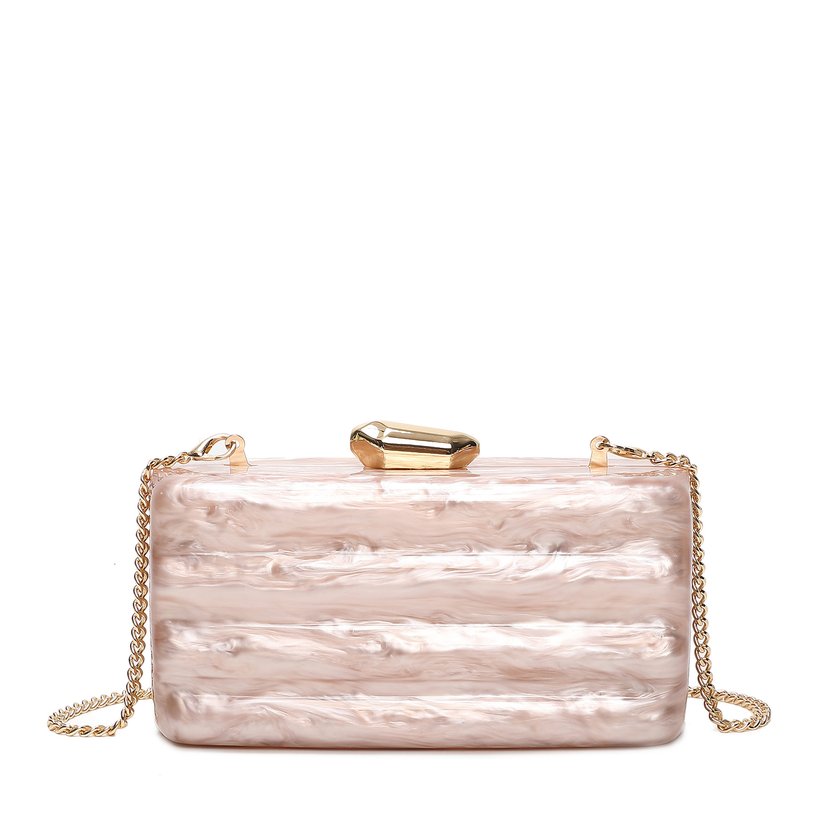 Pochette de señora en acrílico