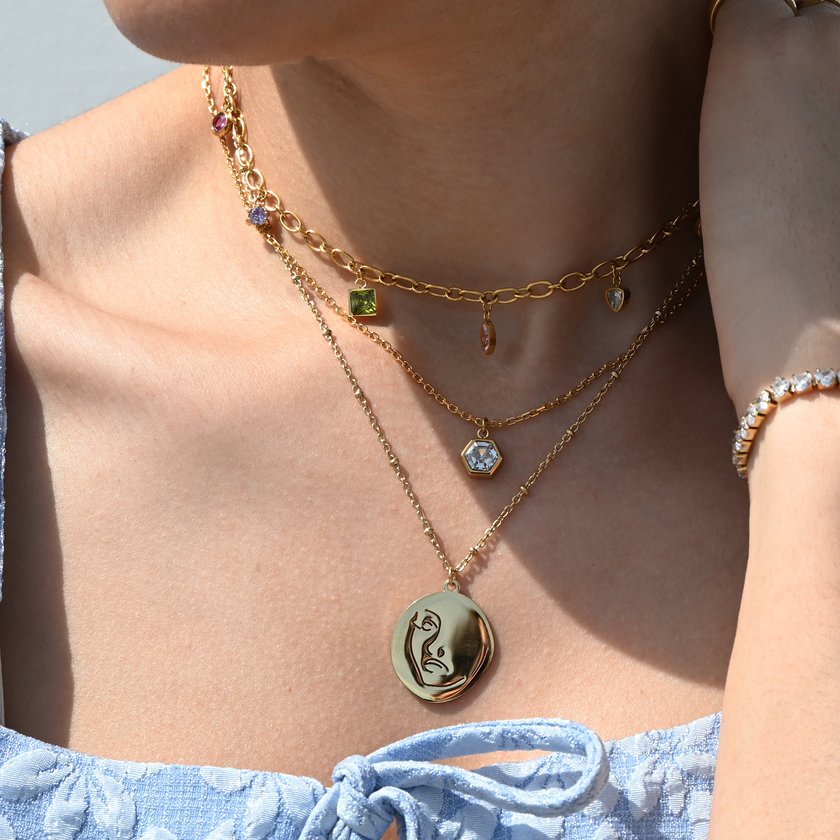 Delicate necklace with natural crystals