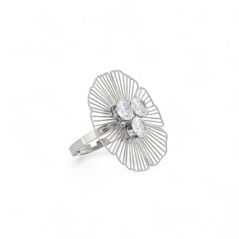 Ring with three diamonds GB