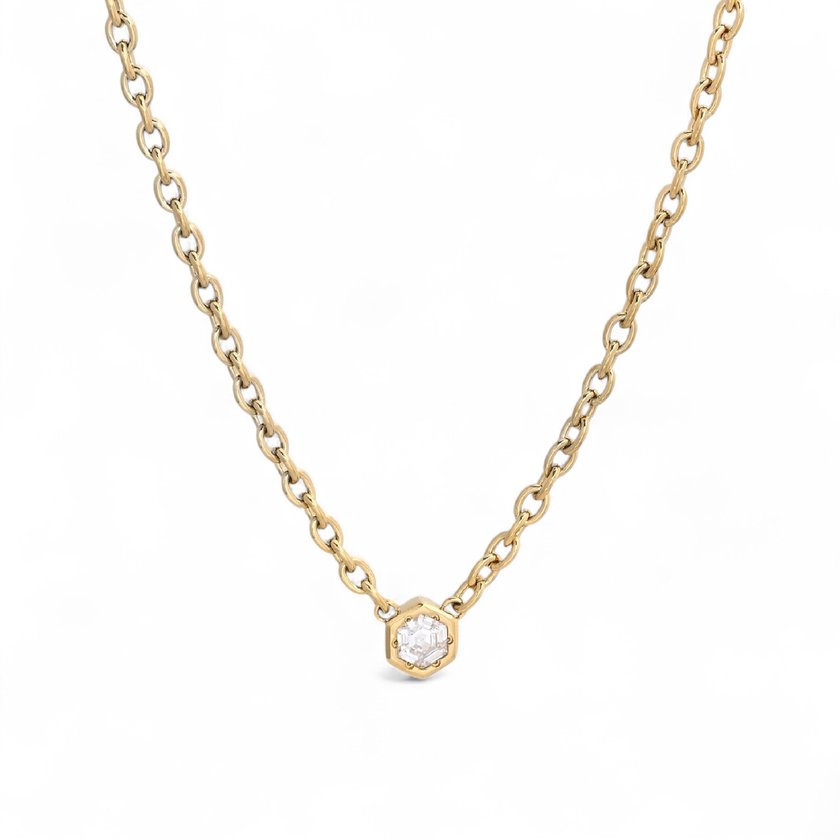 Delicate necklace with zirconia