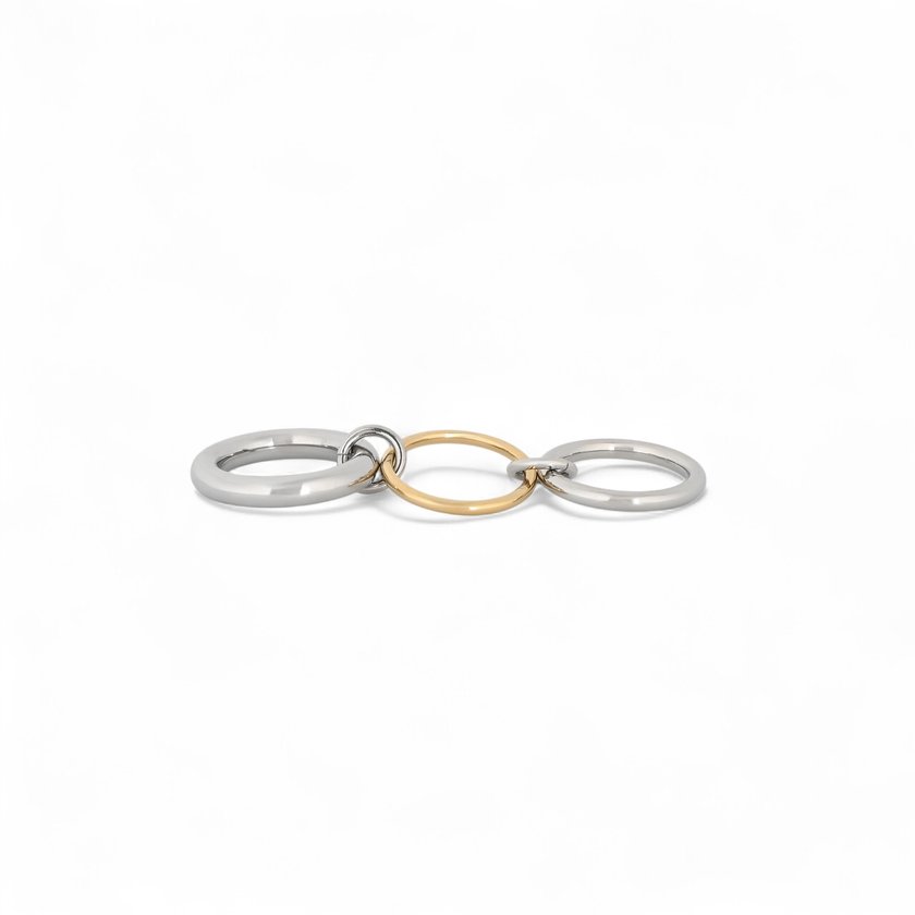 Glamour ring with three circles