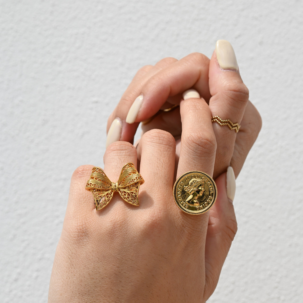 Encantos ring with bow