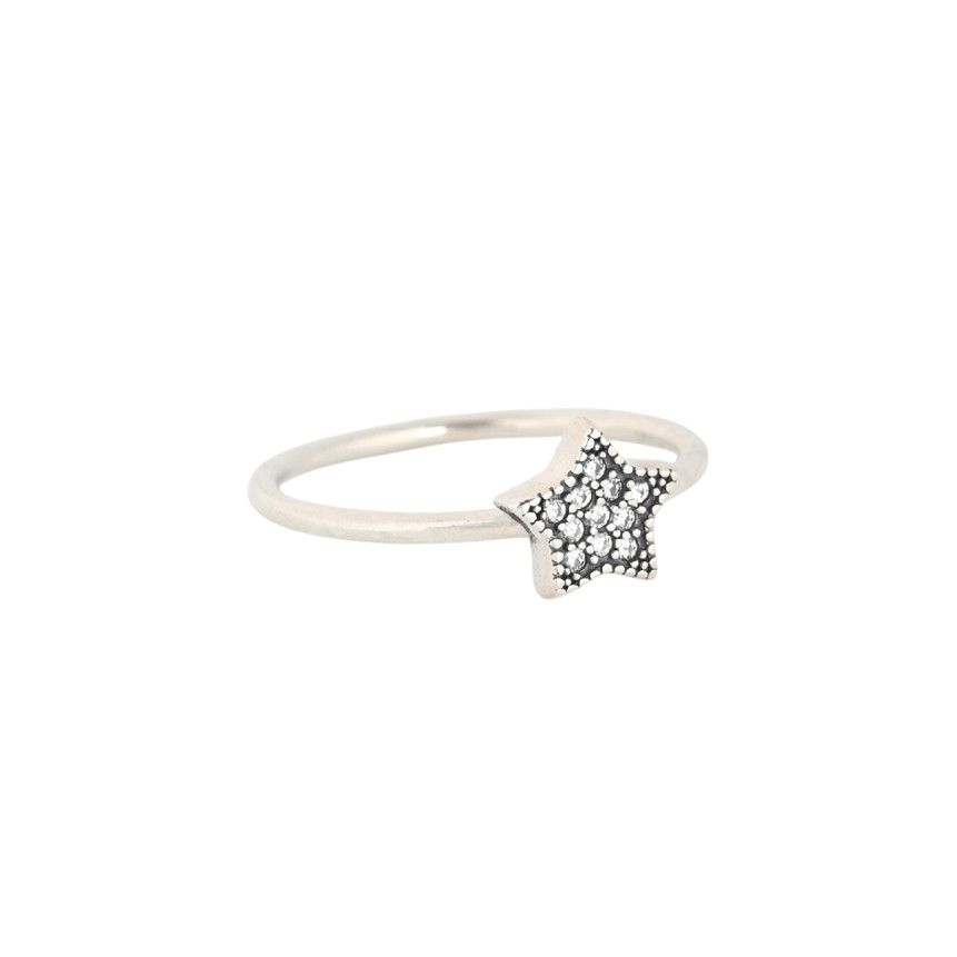 Luxury ring with a star and zirconias