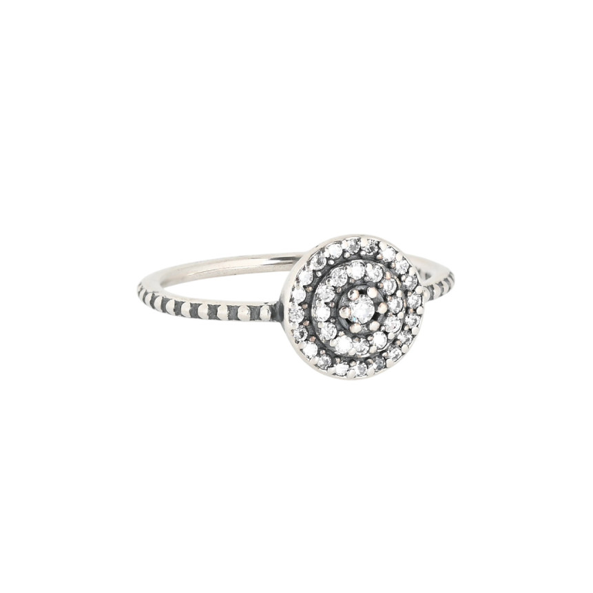 Luxury ring with circle and zirconias