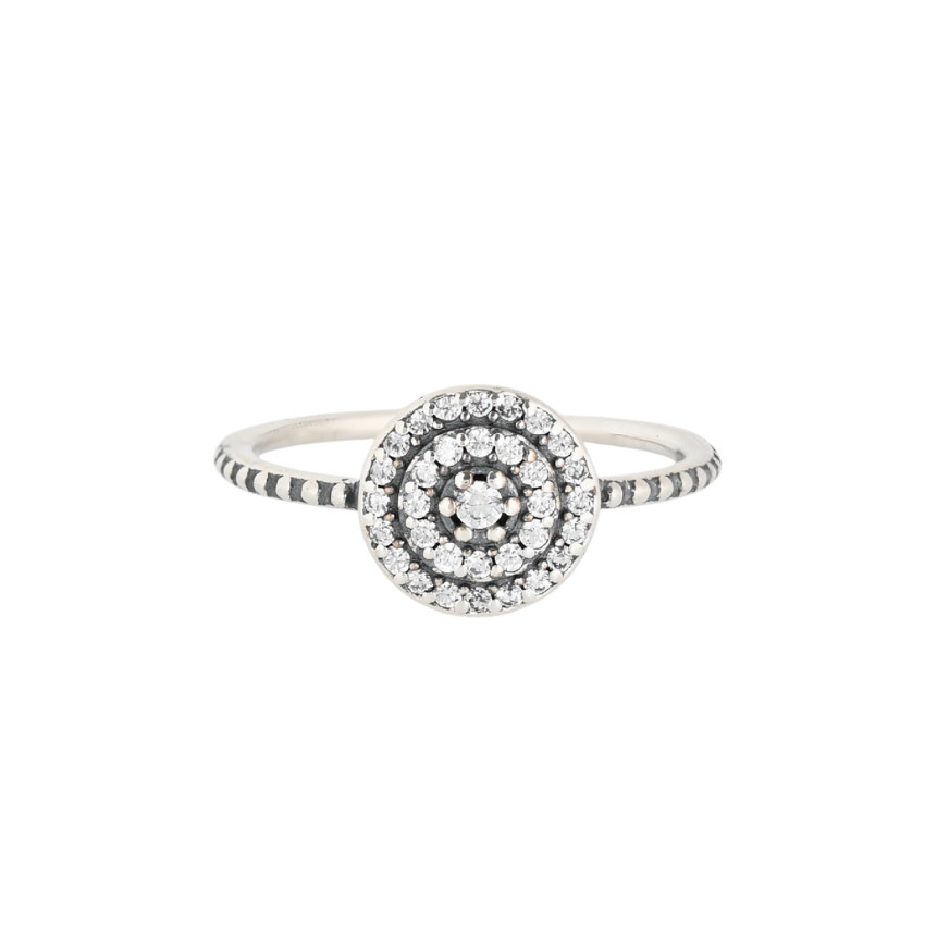 Luxury ring with circle and zirconias