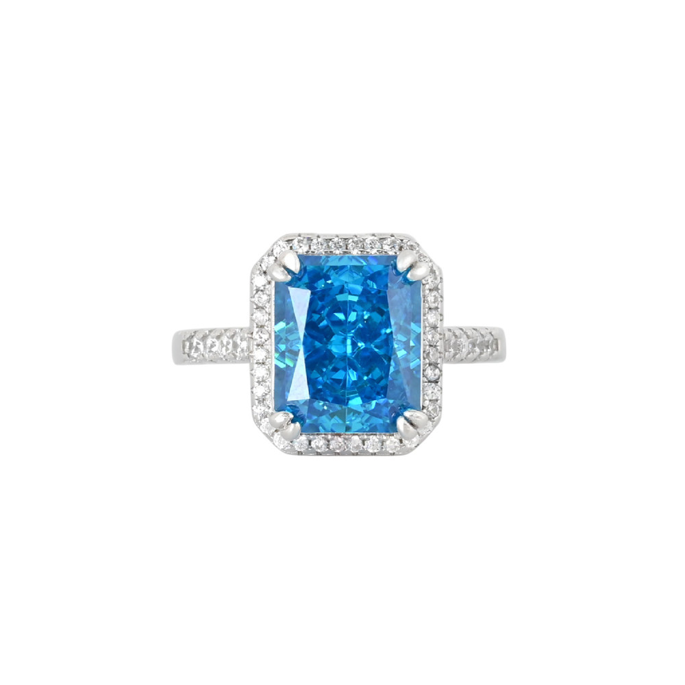Luxury Ring with rectangular stone