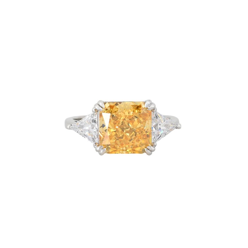 Luxury Ring with square stone