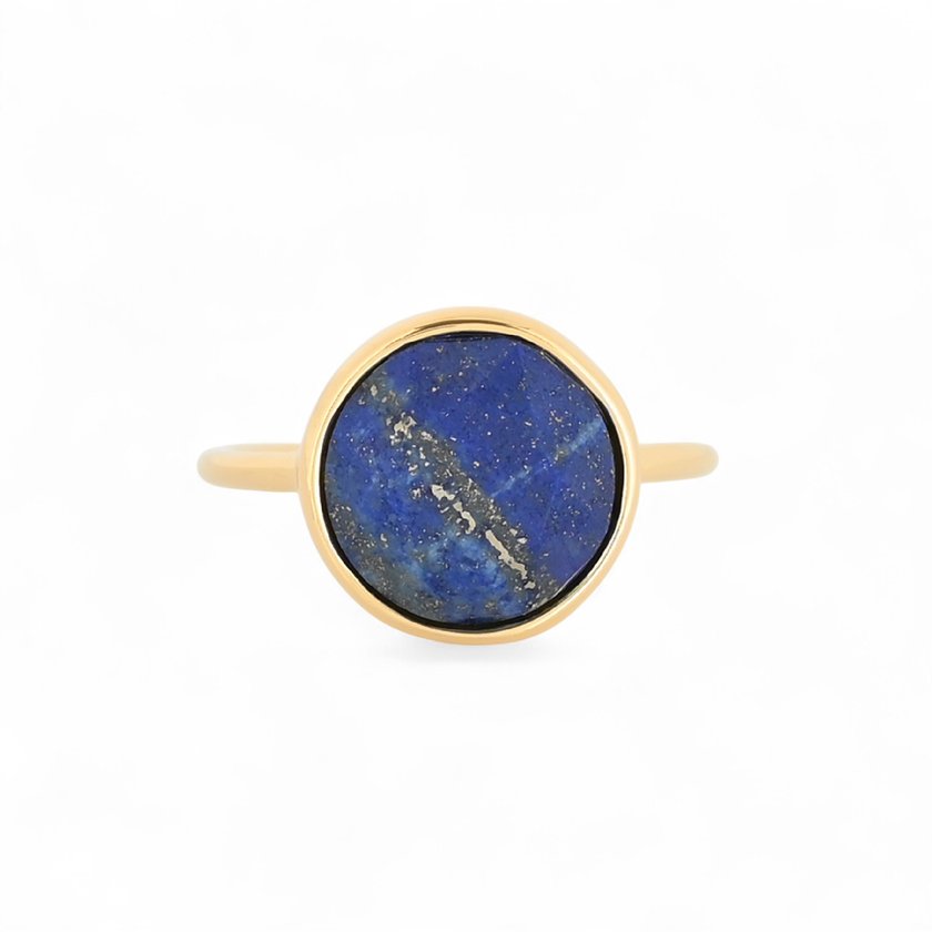 Delicate ring with natural stone