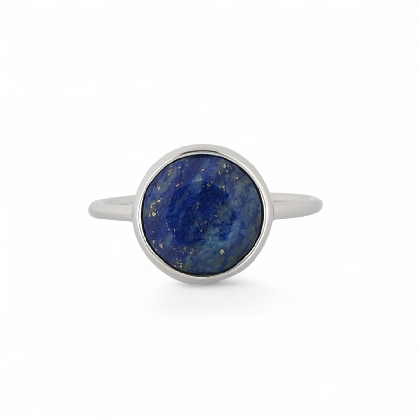 Delicate ring with natural stone