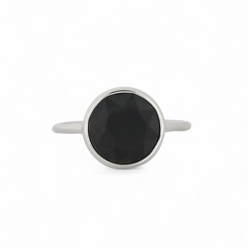 Delicate ring with natural stone