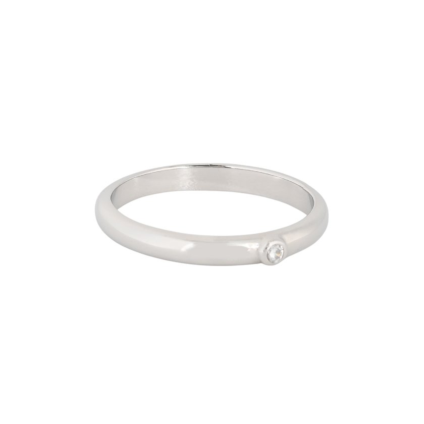 Luxury thin ring in solitaire style