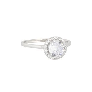 Luxury solitaire ring