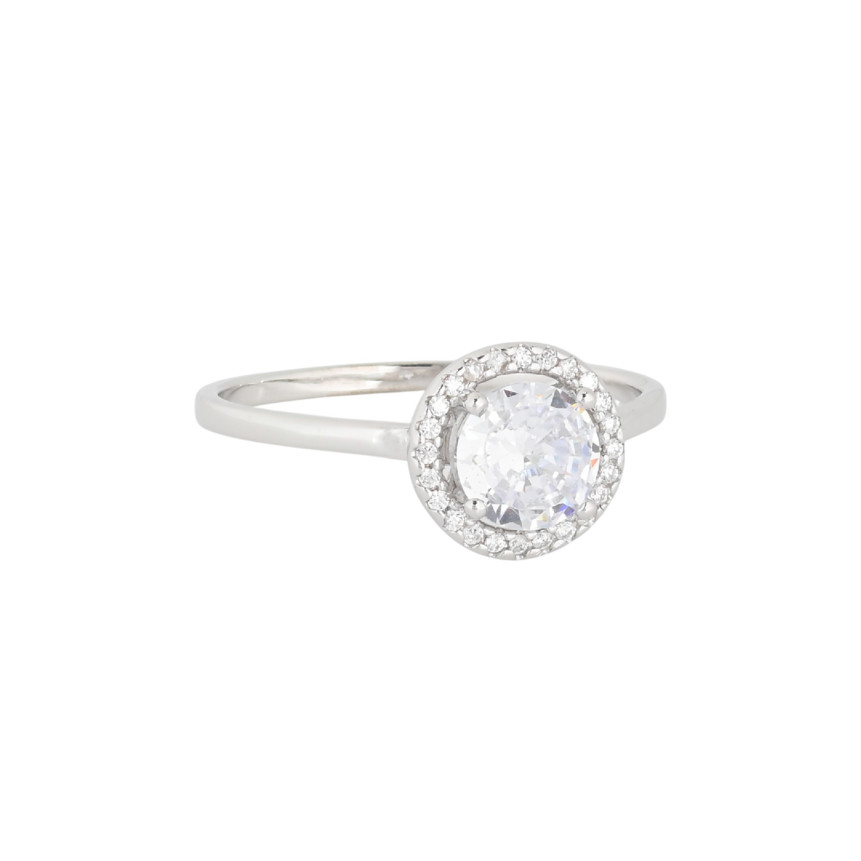 Luxury solitaire ring