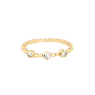 Luxury Basic Ring with three diamonds