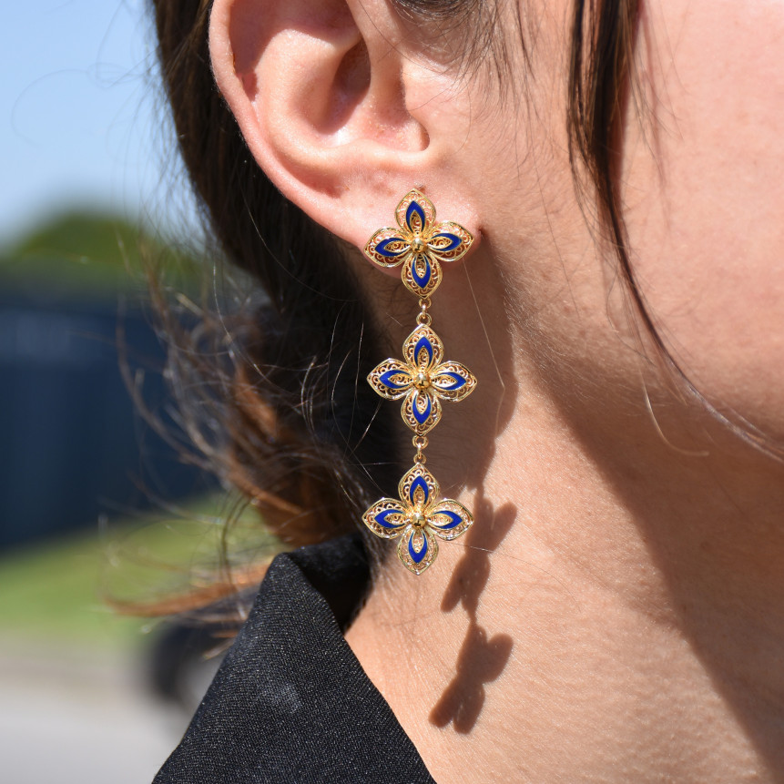 Encantos necklace with traditional flower