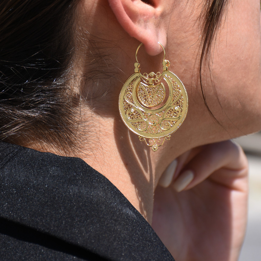 Encantos queen hoop earrings