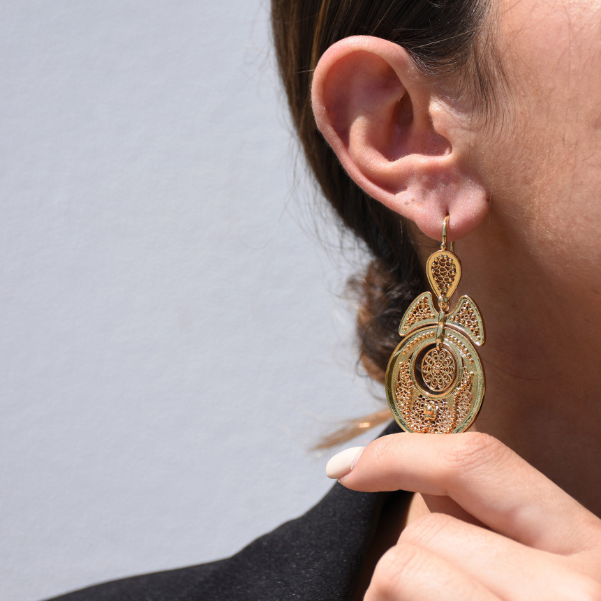 Encantos queen earrings