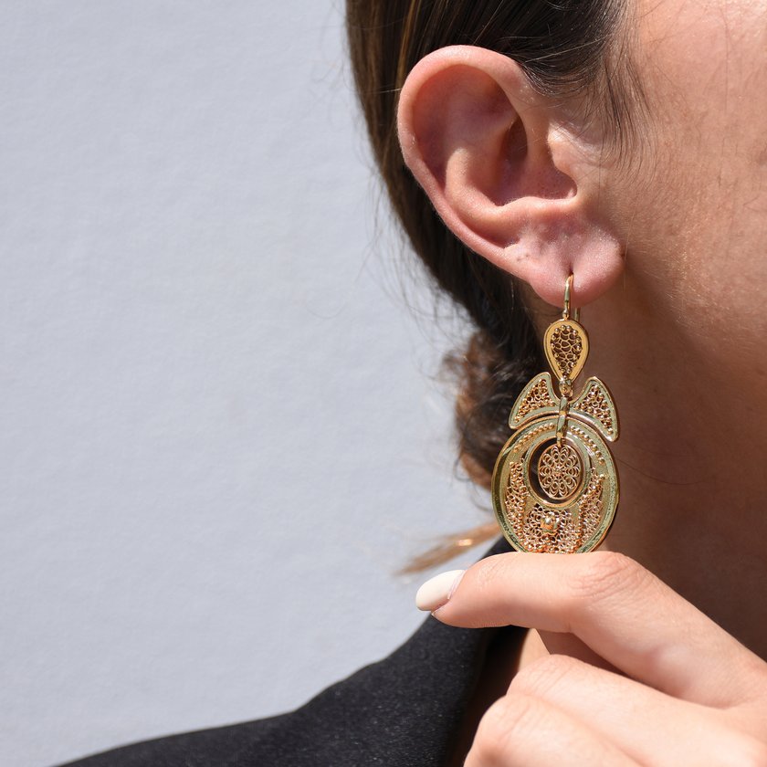 Encantos queen earrings