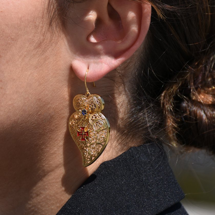 Traditional heart earrings from Viana Cruz GB