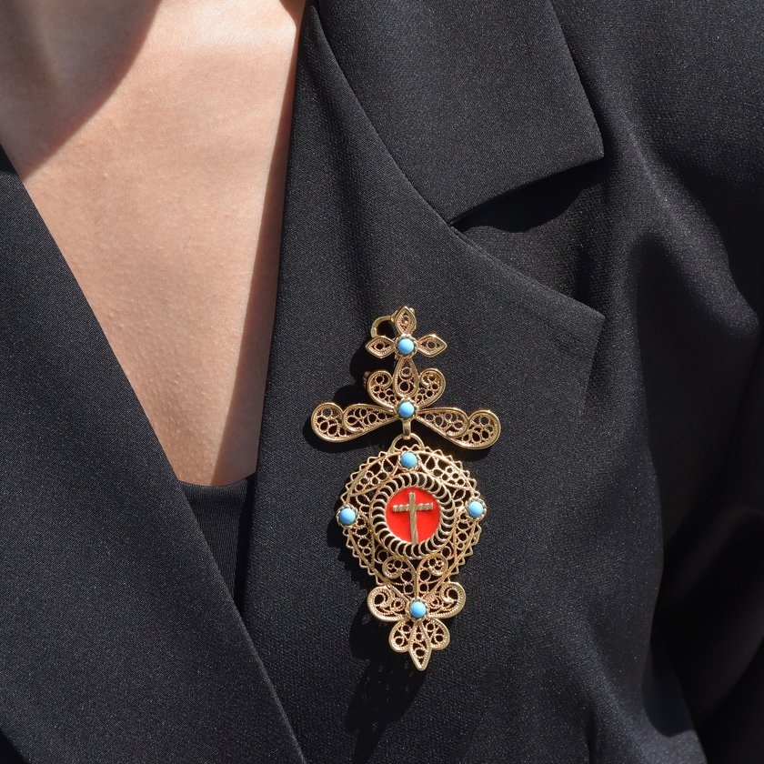 Traditional brooch monstrance GB