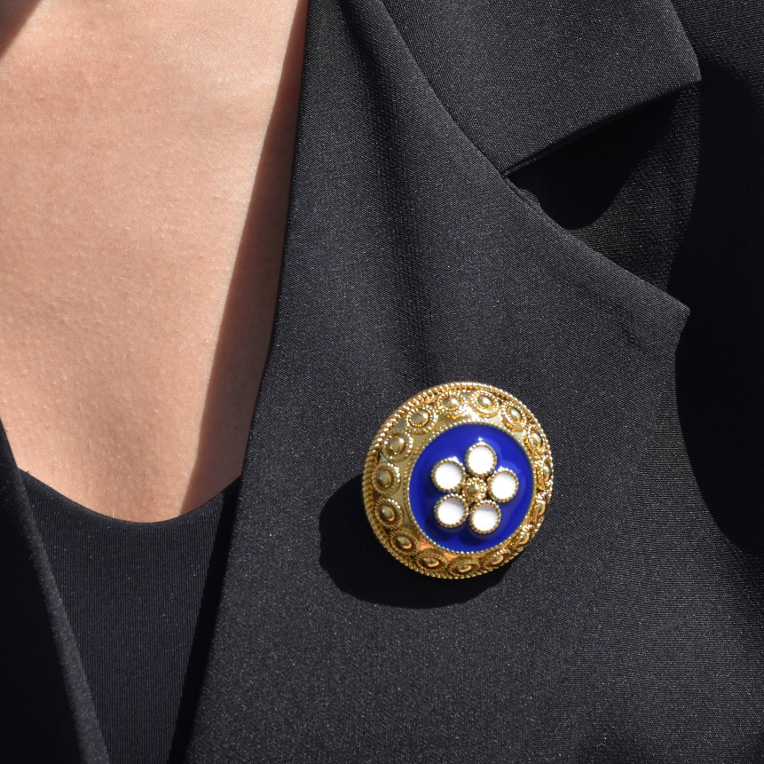 Semi precious brooch traditional flower GB
