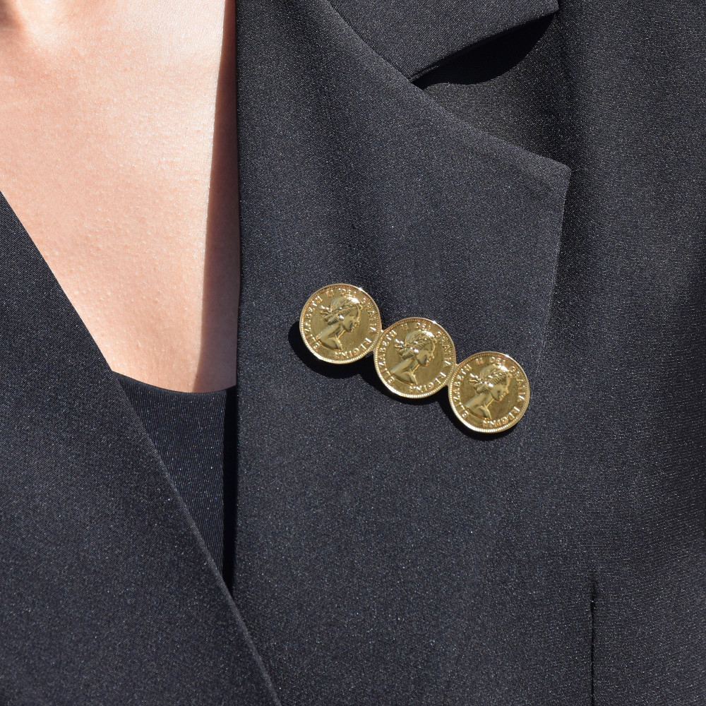 Encantos Portugal pin with 3 pounds
