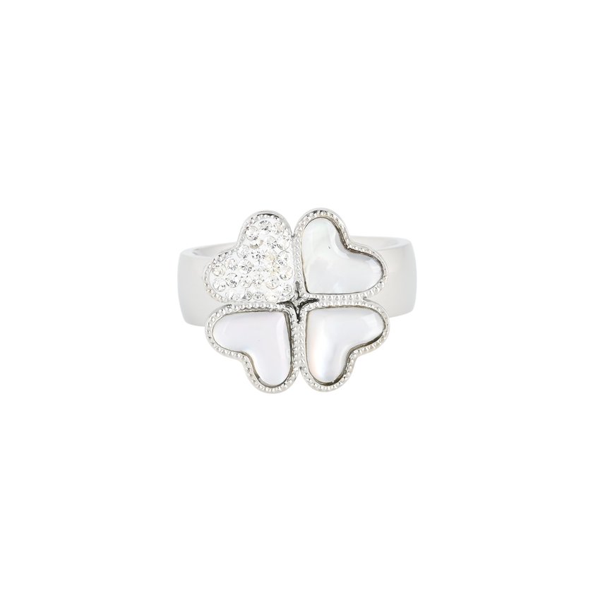 Glamour ring with clover