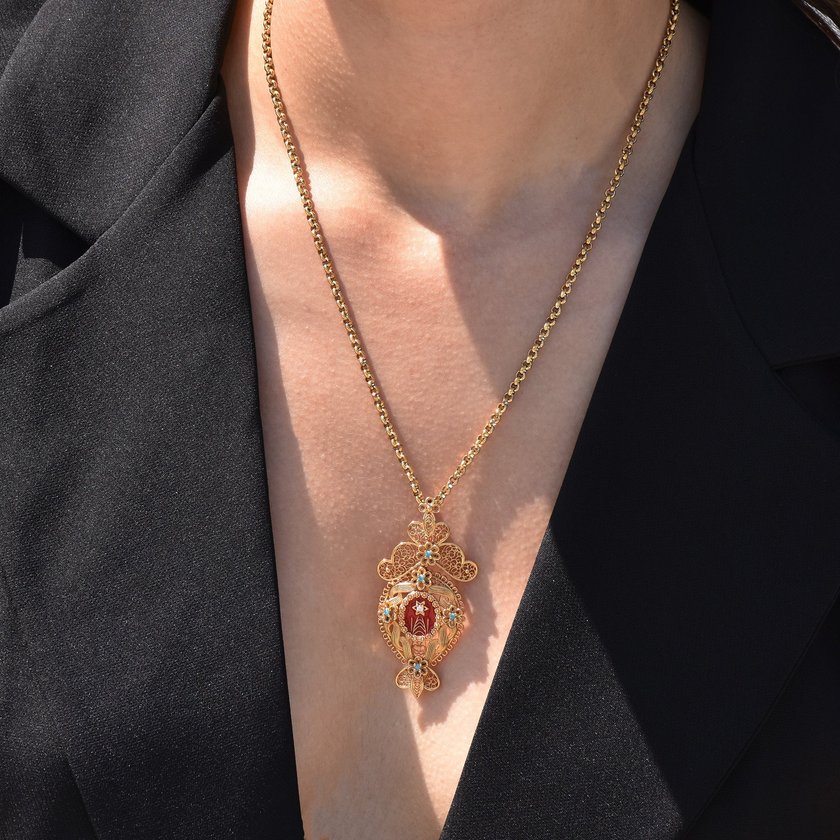 Encantos Portugal small custodia necklace