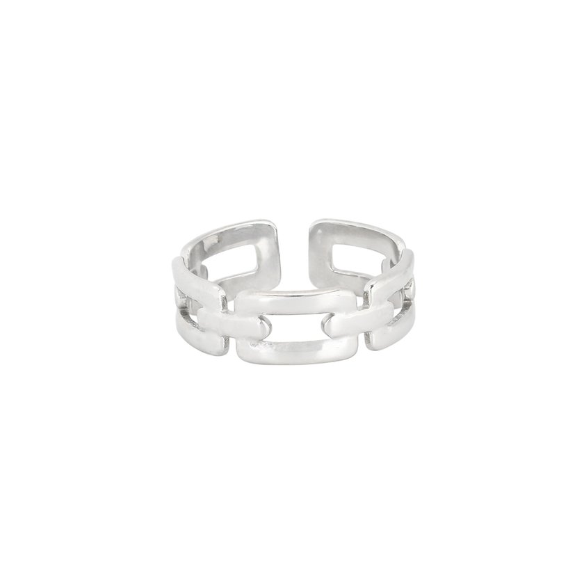 Delicate ring with intertwined links