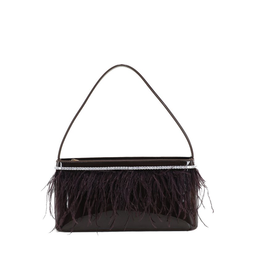 Bolso de hombro de charol y plumas
