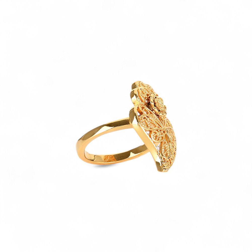 Encantos ring with heart of Viana