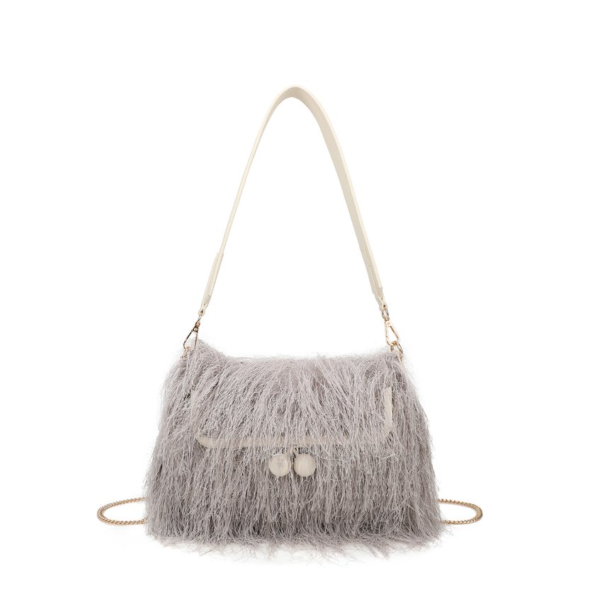 Shoulder bag with fur