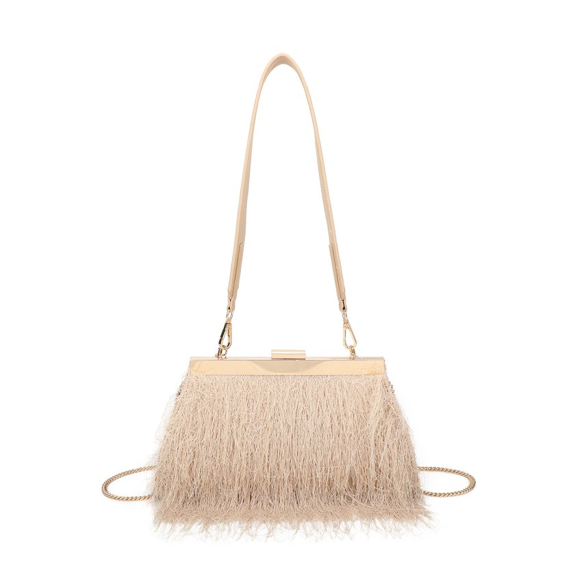 Shoulder bag with fur