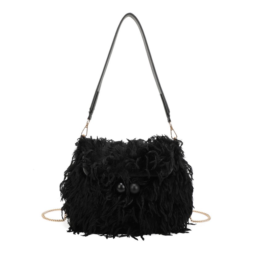 Bolso de hombro con pelo y plumas