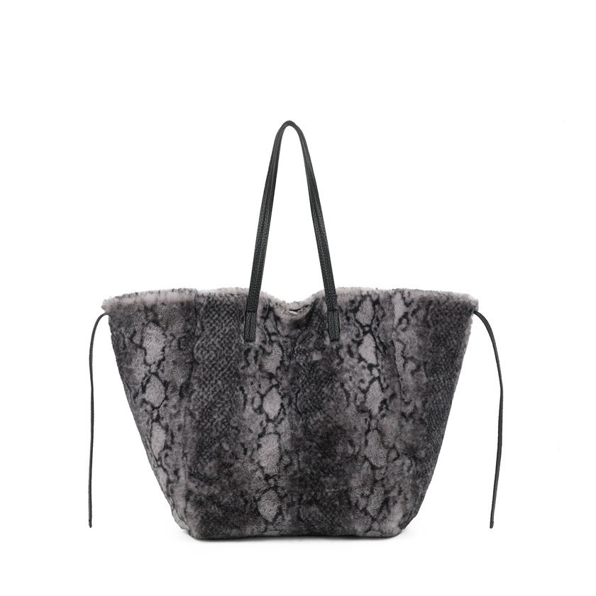 Shopper bag with fur and animal print