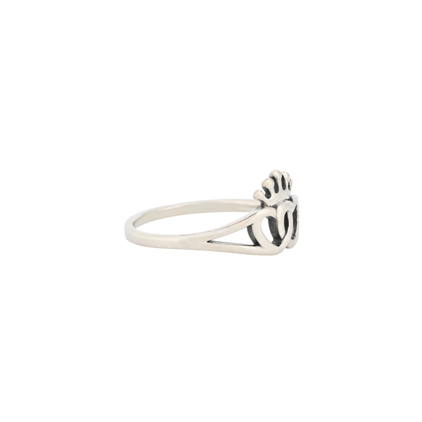 Luxury ring with hearts and a crown