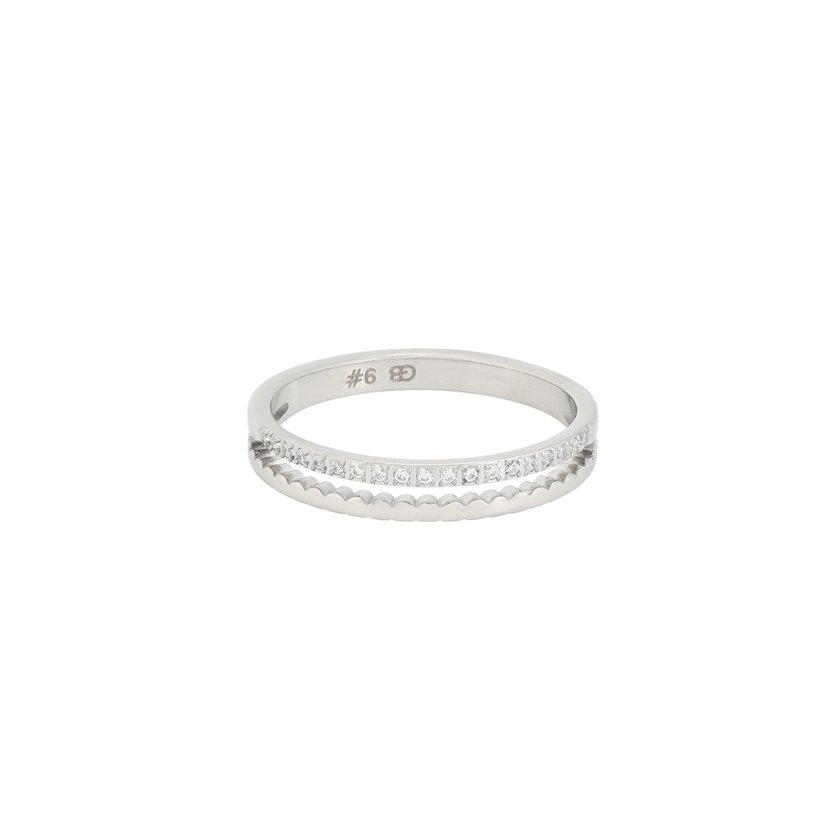 Delicate ring with zircons