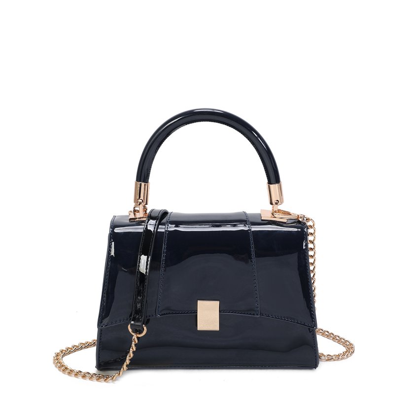 Bolso bandolera en charol